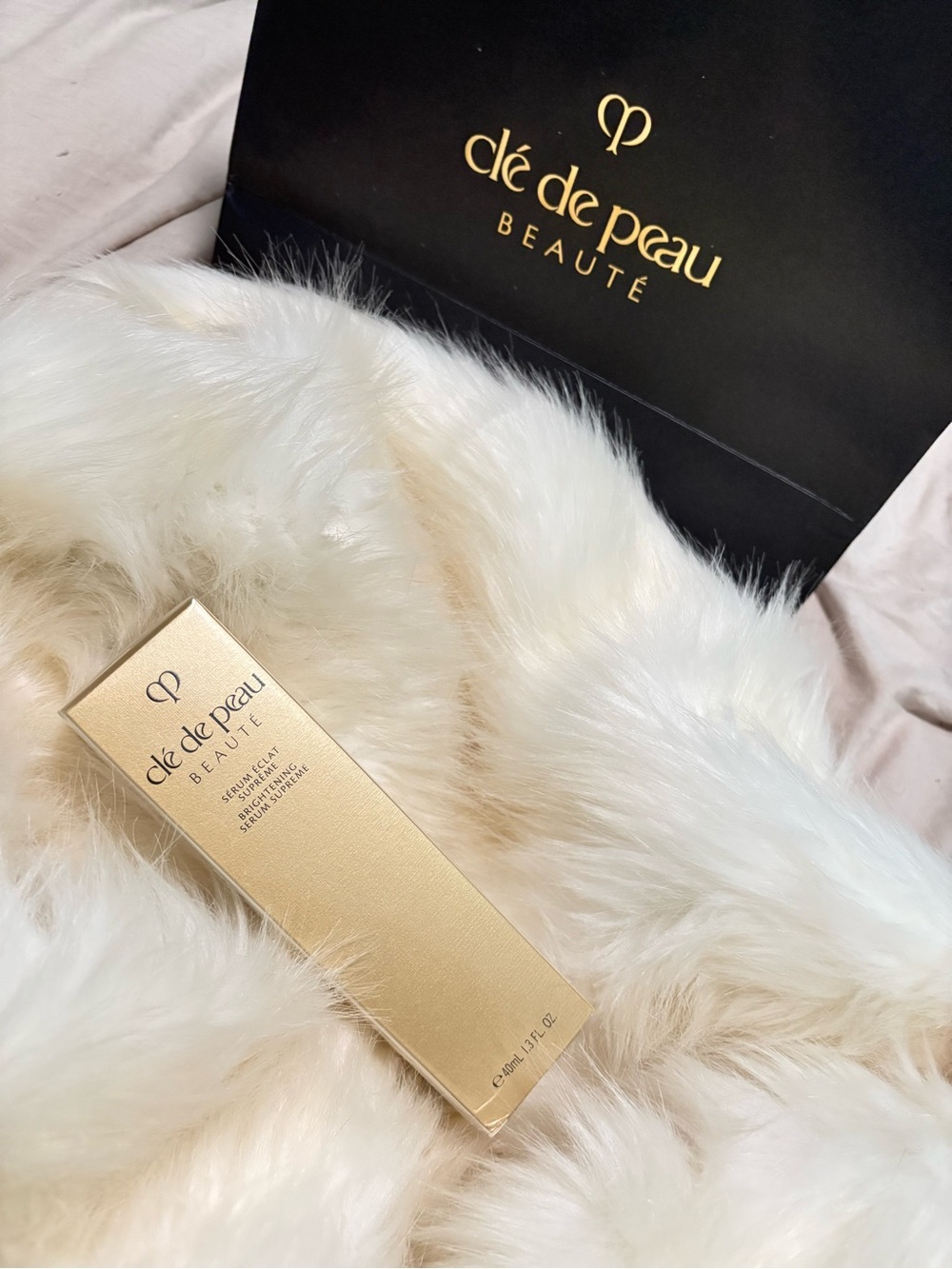 Clé de Peau Beauté brightening serum supreme (Gold & Black Packaging)